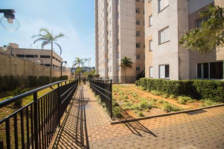 Apartamento à venda com 44m², 2 quartos e 1 vaga Apartamento à venda com 44m², 2 quartos e 1 vagaÁrea externa
