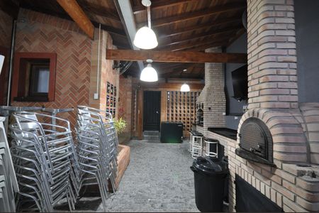Casa de condomínio à venda com 110m², 3 quartos e 2 vagasForno e churrasqueira