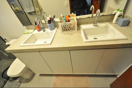 Casa de condomínio à venda com 110m², 3 quartos e 2 vagasBanheiro do Quarto Suíte