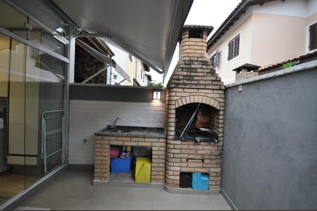 Casa de condomínio à venda com 110m², 3 quartos e 2 vagasChurrasqueira