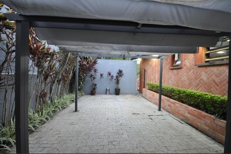 Casa de condomínio à venda com 110m², 3 quartos e 2 vagasForno e churrasqueira