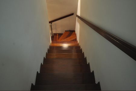 Casa de condomínio à venda com 110m², 3 quartos e 2 vagasEscada