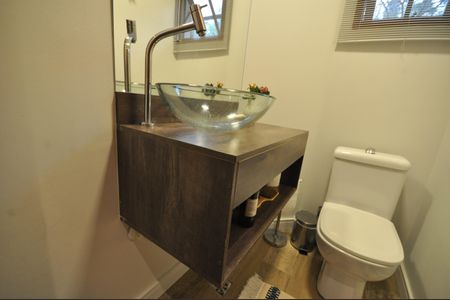 Casa de condomínio à venda com 110m², 3 quartos e 2 vagasLavabo