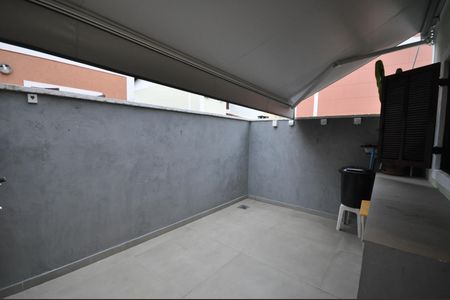 Casa de condomínio à venda com 110m², 3 quartos e 2 vagasQuintal
