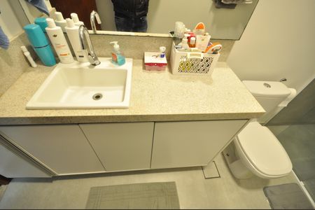 Casa de condomínio à venda com 110m², 3 quartos e 2 vagasBanheiro Social