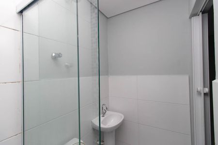 Banheiro de kitnet/studio para alugar com 1 quarto, 24m² em Jardim Felicidade(zona Norte), São Paulo