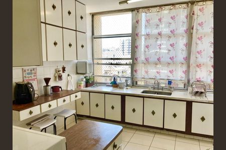 Apartamento para alugar com 275m², 4 quartos e 4 vagas