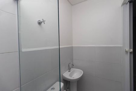 Banheiro de kitnet/studio para alugar com 2 quartos, 24m² em Jardim Felicidade(zona Norte), São Paulo