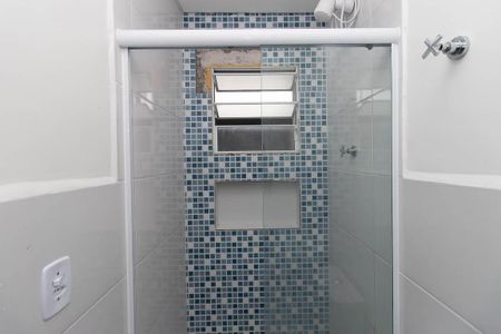 Banheiro de kitnet/studio para alugar com 2 quartos, 24m² em Jardim Felicidade(zona Norte), São Paulo
