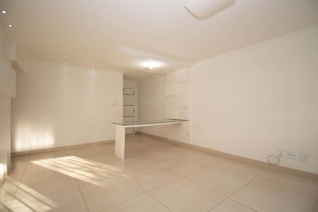 Apartamento para alugar com 98m², 3 quartos e sem vaga Apartamento para alugar com 98m², 3 quartos e sem vagaSala