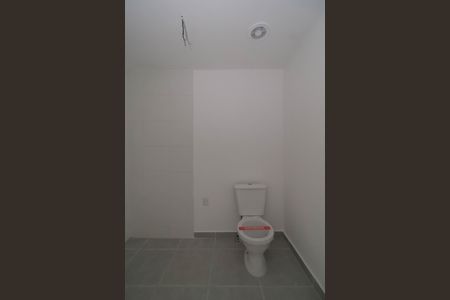 Banheiro de kitnet/studio à venda com 1 quarto, 25m² em Pinheiros, São Paulo