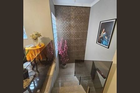 Casa à venda com 385m², 4 quartos e 2 vagas