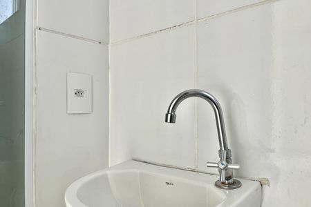 Banheiro de kitnet/studio para alugar com 1 quarto, 25m² em Vila Mira, São Paulo