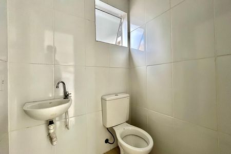 Banheiro de kitnet/studio para alugar com 1 quarto, 25m² em Vila Mira, São Paulo