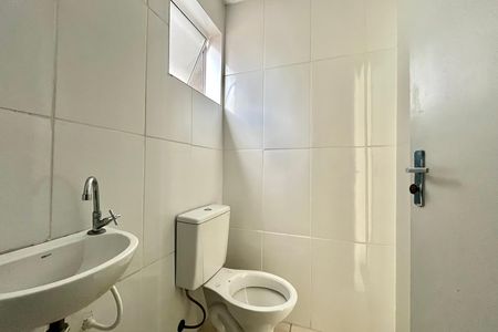 Banheiro de kitnet/studio para alugar com 1 quarto, 25m² em Vila Mira, São Paulo