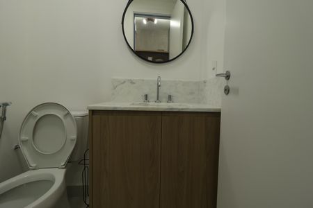 Banheiro de apartamento para alugar com 1 quarto, 24m² em Chácara Klabin, São Paulo