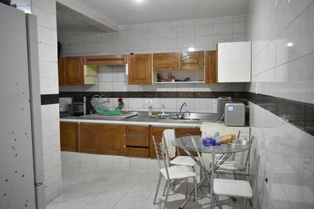 Casa para alugar com 120m², 2 quartos e 2 vagasCozinha