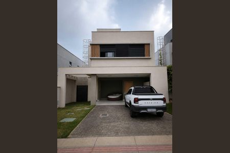 Casa de condomínio para alugar com 161m², 3 quartos e 4 vagas Casa de condomínio para alugar com 161m², 3 quartos e 4 vagasFachada