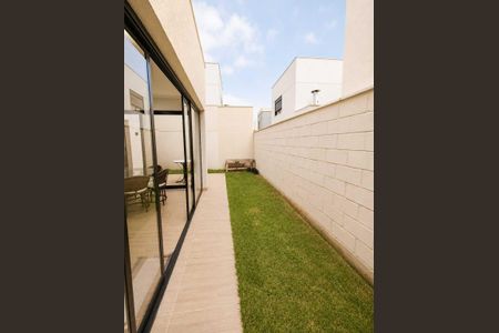 Casa de condomínio para alugar com 161m², 3 quartos e 4 vagas Casa de condomínio para alugar com 161m², 3 quartos e 4 vagasÁrea externa