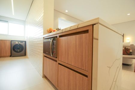 Apartamento à venda com 136m², 4 quartos e 2 vagas Apartamento à venda com 136m², 4 quartos e 2 vagasCozinha e Área de Serviço