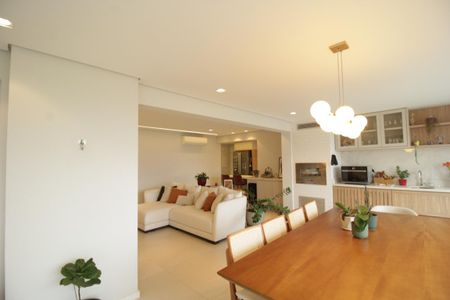 Apartamento à venda com 136m², 4 quartos e 2 vagas Apartamento à venda com 136m², 4 quartos e 2 vagasSacada