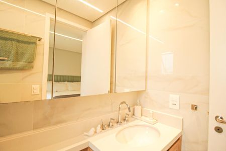 Apartamento à venda com 136m², 4 quartos e 2 vagas Apartamento à venda com 136m², 4 quartos e 2 vagasBanheiro da Suíte 1