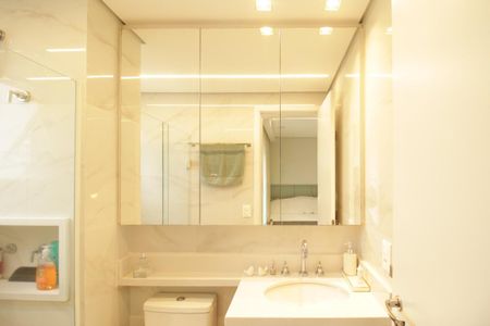 Apartamento à venda com 136m², 4 quartos e 2 vagas Apartamento à venda com 136m², 4 quartos e 2 vagasBanheiro da Suíte 1