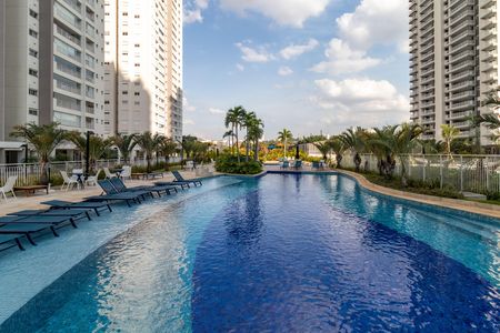 Apartamento à venda com 136m², 4 quartos e 2 vagas Apartamento à venda com 136m², 4 quartos e 2 vagasÁrea comum - Piscina