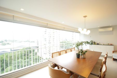Apartamento à venda com 136m², 4 quartos e 2 vagas Apartamento à venda com 136m², 4 quartos e 2 vagasSacada