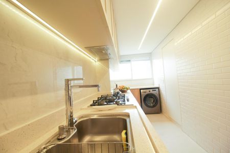 Apartamento à venda com 136m², 4 quartos e 2 vagas Apartamento à venda com 136m², 4 quartos e 2 vagasCozinha e Área de Serviço