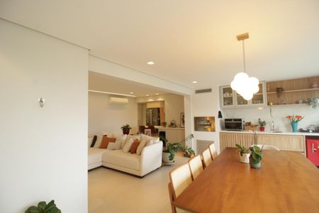 Apartamento à venda com 136m², 4 quartos e 2 vagas Apartamento à venda com 136m², 4 quartos e 2 vagasSacada