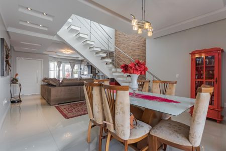 Sala de casa à venda com 3 quartos, 249m² em Sarandi, Porto Alegre