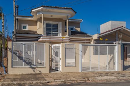 Fachada de casa à venda com 3 quartos, 249m² em Sarandi, Porto Alegre