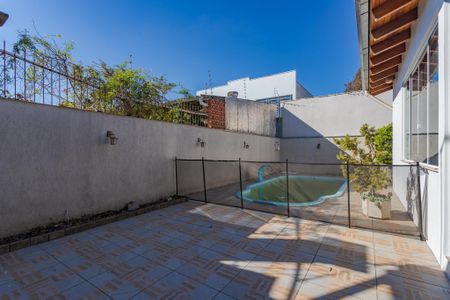 Quintal de casa à venda com 3 quartos, 249m² em Sarandi, Porto Alegre