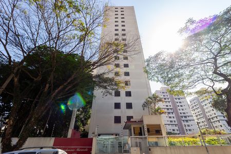 Apartamento para alugar com 61m², 2 quartos e 1 vaga Apartamento para alugar com 61m², 2 quartos e 1 vagaFachada