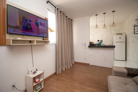 Sala de apartamento para alugar com 2 quartos, 45m² em Vale das Amendoeiras, Contagem