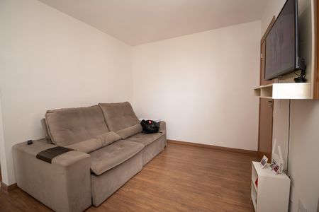 Sala de apartamento para alugar com 2 quartos, 45m² em Vale das Amendoeiras, Contagem