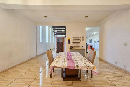 Casa para alugar com 617m², 3 quartos e 4 vagas