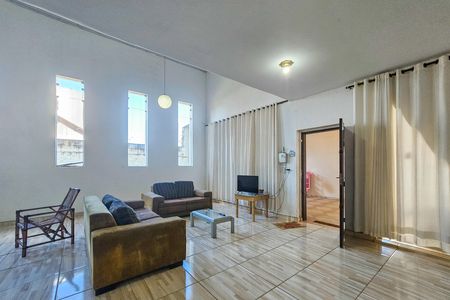 Casa para alugar com 617m², 3 quartos e 4 vagas