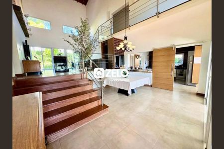 Casa de condomínio à venda com 381m², 4 quartos e 4 vagas Casa de condomínio à venda com 381m², 4 quartos e 4 vagasFoto 03