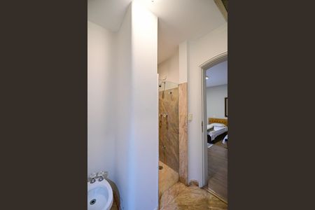 Banheiro da Suíte  3 de casa à venda com 4 quartos, 1406m² em Jardim Guedala, São Paulo