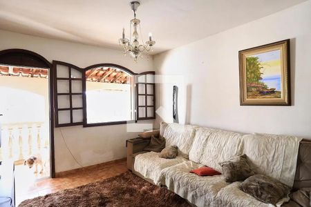 Sala de casa à venda com 3 quartos, 180m² em São Marcos, Belo Horizonte