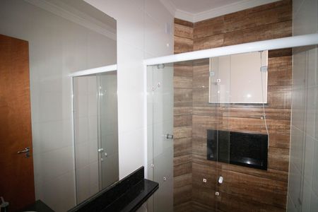 Apartamento à venda com 33m², 2 quartos e sem vaga Apartamento à venda com 33m², 2 quartos e sem vagaBANHEIRO