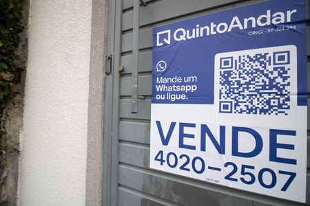 Apartamento à venda com 33m², 2 quartos e sem vaga Apartamento à venda com 33m², 2 quartos e sem vagaPLAQUINHA