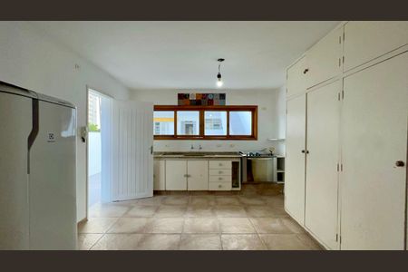 Casa à venda com 206m², 3 quartos e 2 vagasCozinha