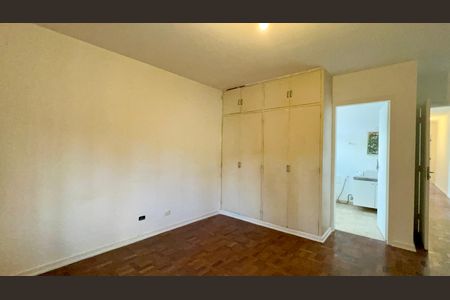 Casa à venda com 206m², 3 quartos e 2 vagasSuite