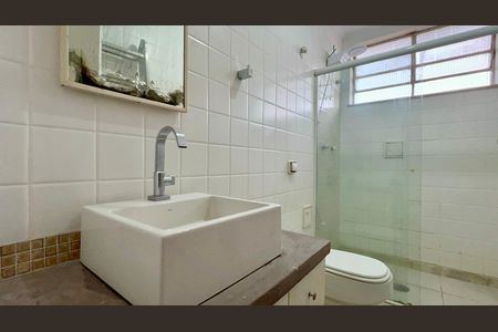 Casa à venda com 206m², 3 quartos e 2 vagasBanheiro