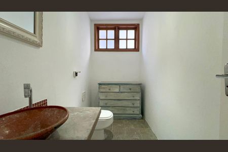 Casa à venda com 206m², 3 quartos e 2 vagasLavabo