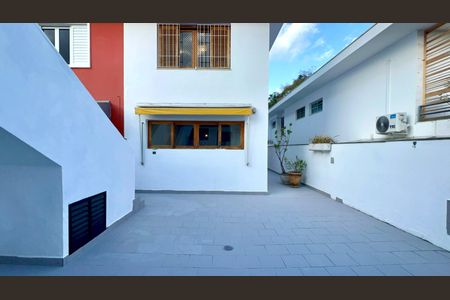 Casa à venda com 206m², 3 quartos e 2 vagasQuintal
