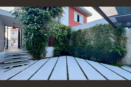 Garagem  de casa à venda com 3 quartos, 206m² em Vila Madalena, São Paulo